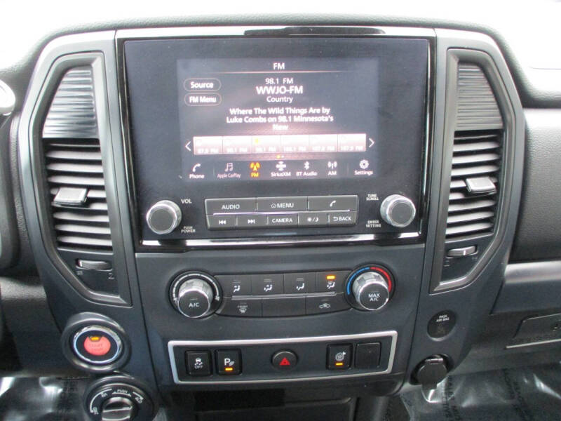 2023 Nissan Titan SV