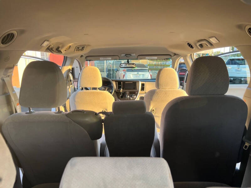 2015 Toyota Sienna LE 8-Passenger