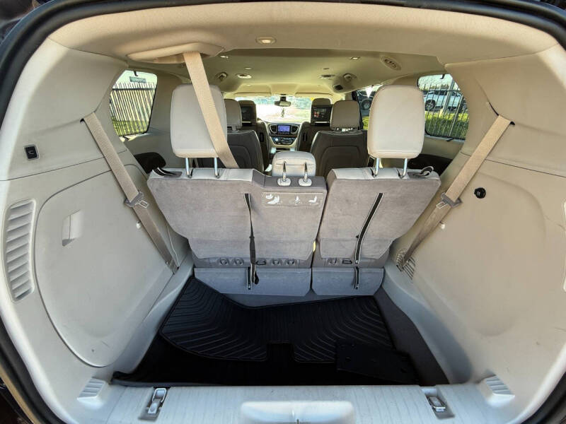 2017 Chrysler Pacifica Touring-L Plus