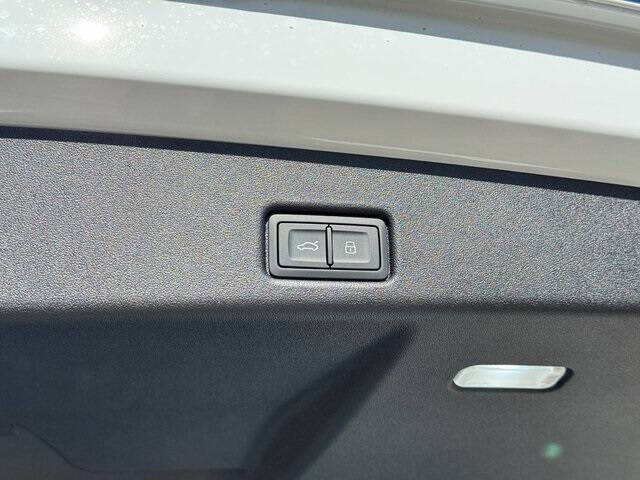 2025 Audi Q5 quattro Premium TFSI