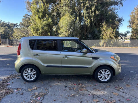 2012 Kia Soul +