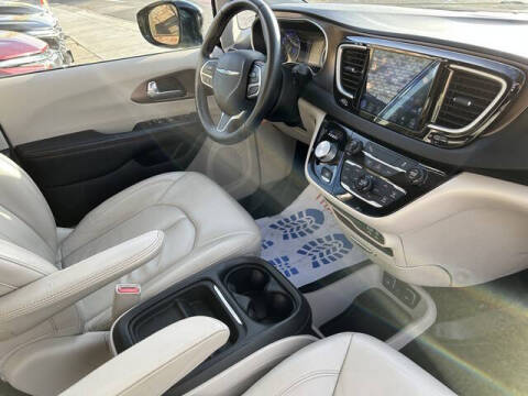 2017 Chrysler Pacifica Touring-L