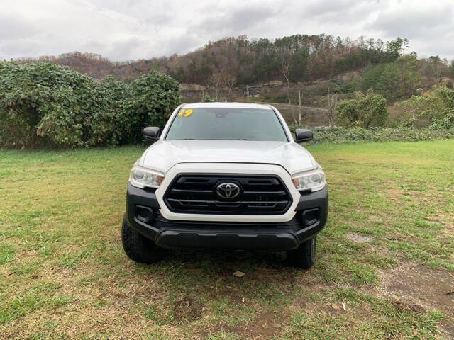 Used 2019 Toyota Tacoma SR with VIN 5TFSX5ENXKX067768 for sale in Hazard, KY