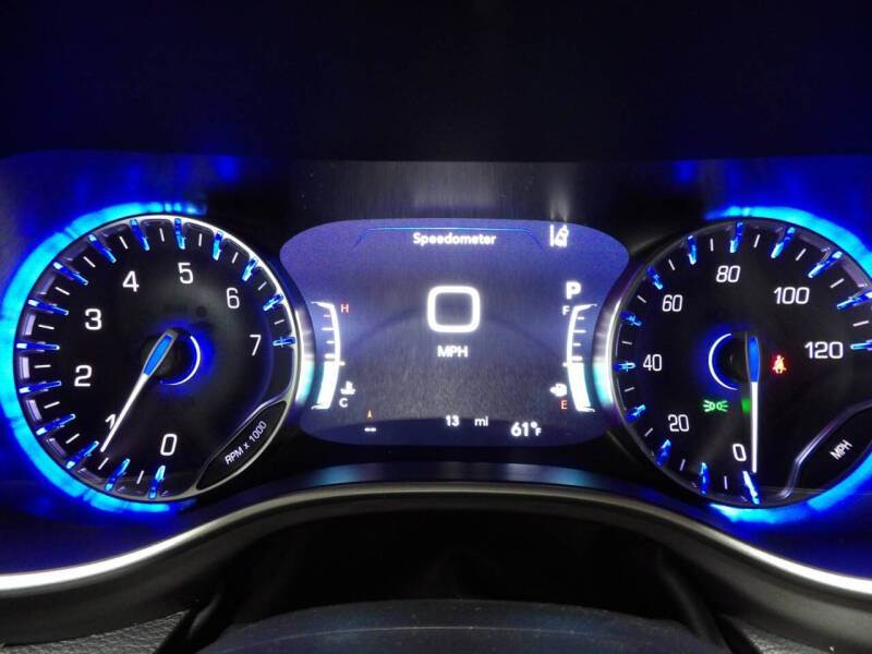 2027 Chrysler Pacifica Select