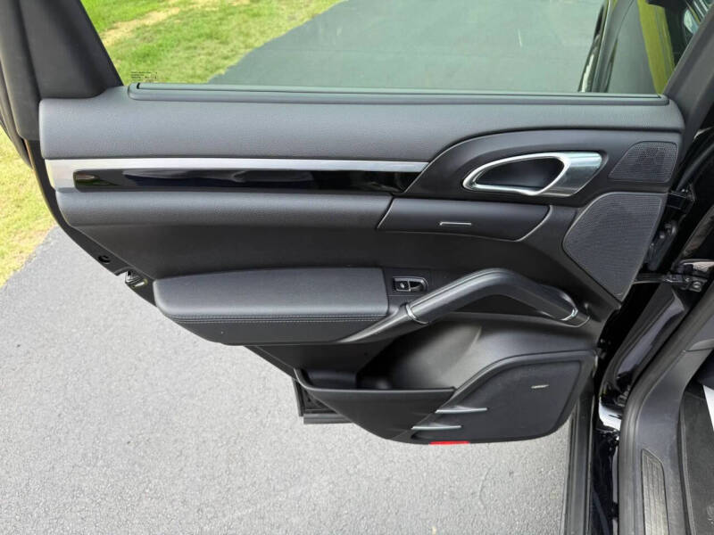 2017 Porsche Cayenne Platinum Edition