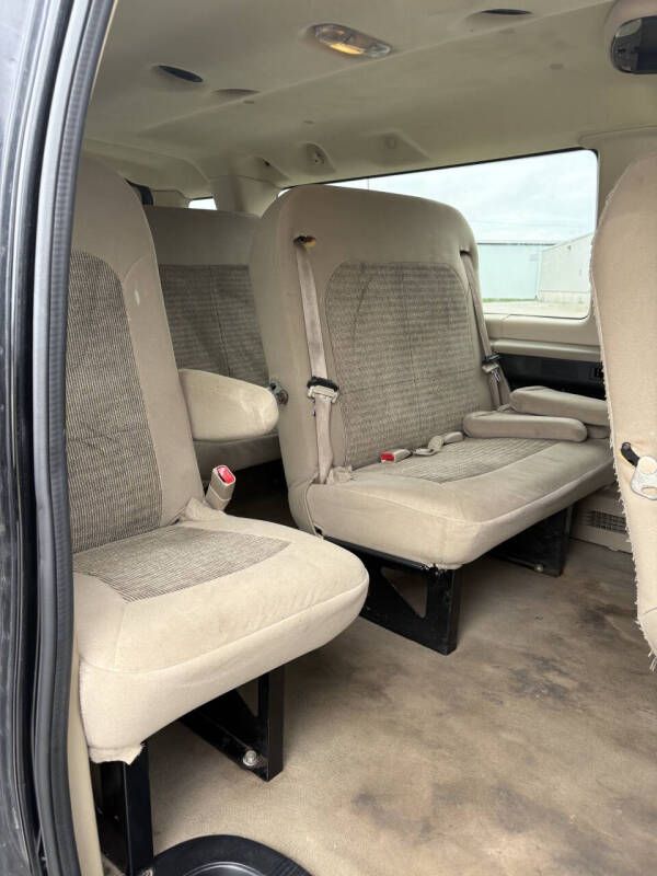 2005 Ford E-Series E-350 SD