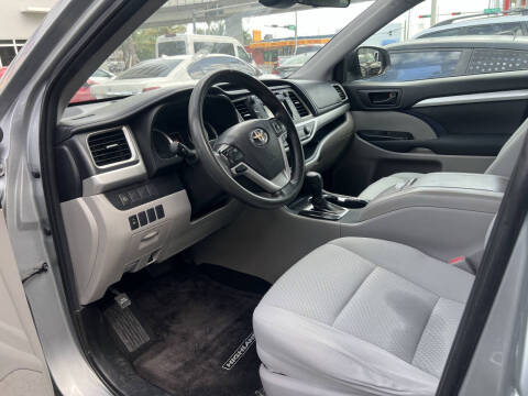 2019 Toyota Highlander LE