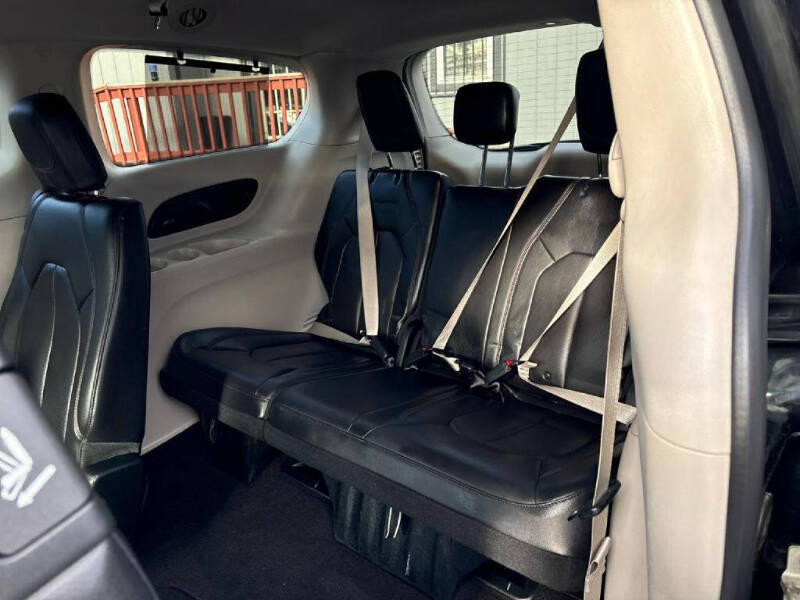 2017 Chrysler Pacifica Touring-L Plus