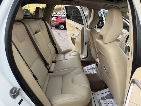 2015 Volvo XC60 T6 Platinum