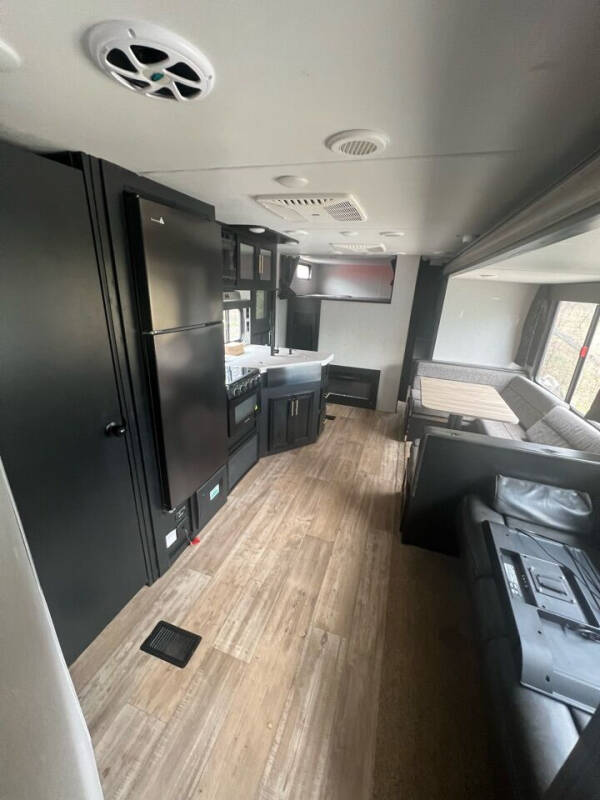 2022 CHEROKEE FOREST RIVER