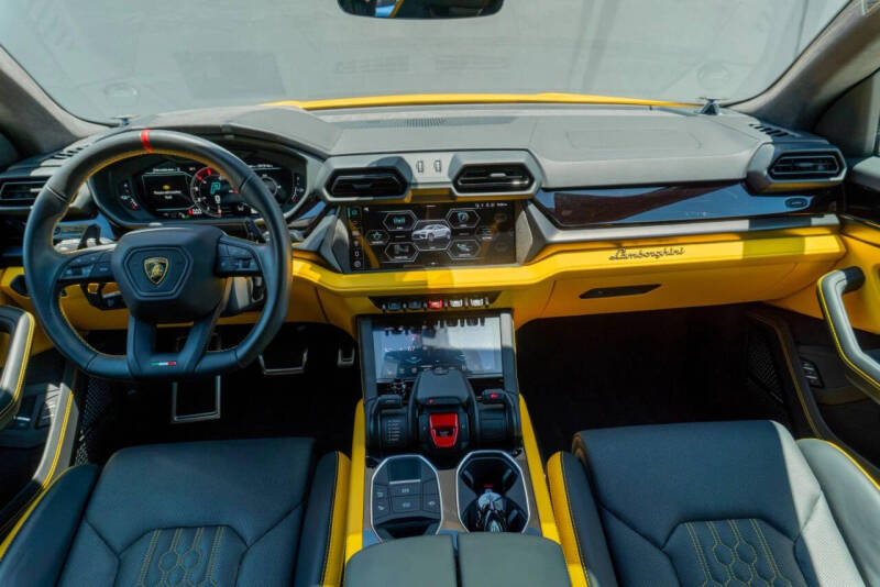 2025 Lamborghini Urus SE