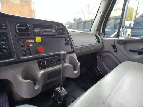 2015 Freightliner M2 106