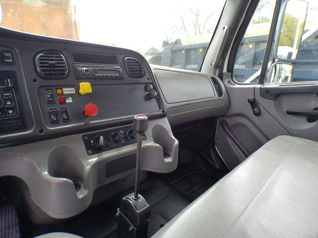 2015 Freightliner M2 106