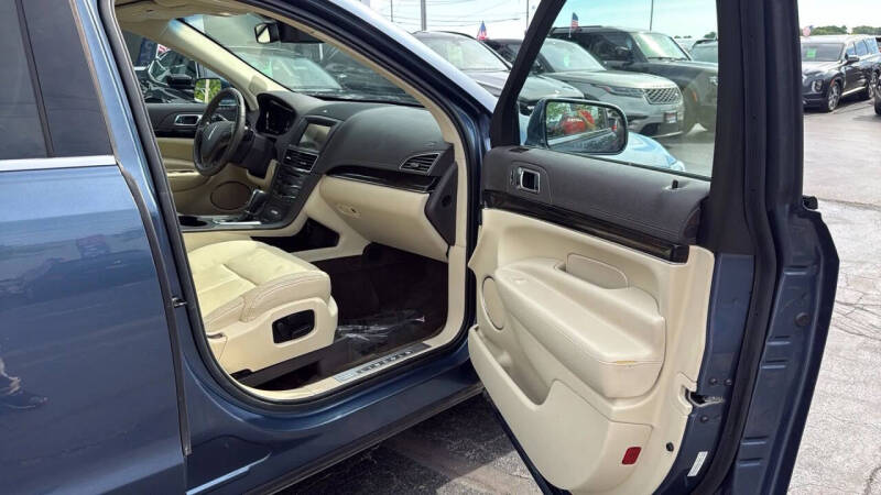2019 Lincoln MKT Reserve