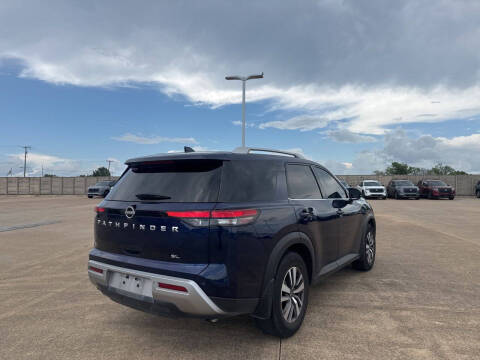 2022 Nissan Pathfinder SL