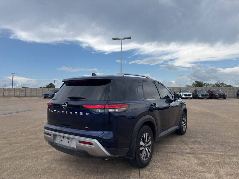 2022 Nissan Pathfinder SL