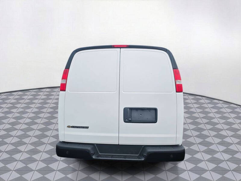 2025 Chevrolet Express 2500