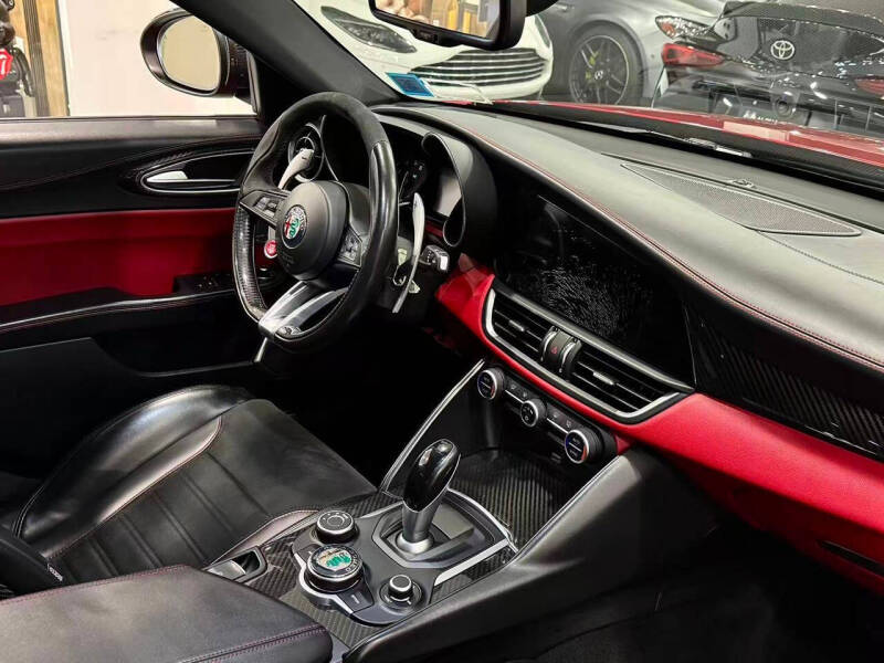 2017 Alfa Romeo Giulia Quadrifoglio