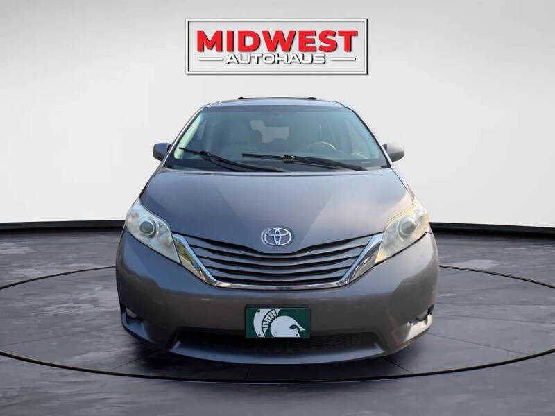 2011 Toyota Sienna XLE 7-Passenger Auto Access Seat