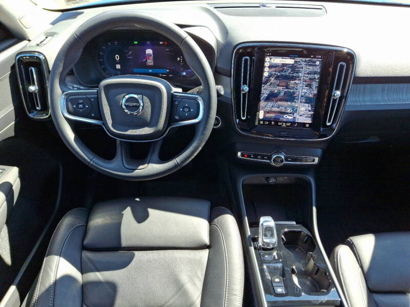 2023 Volvo XC40 B5 Plus Dark Theme