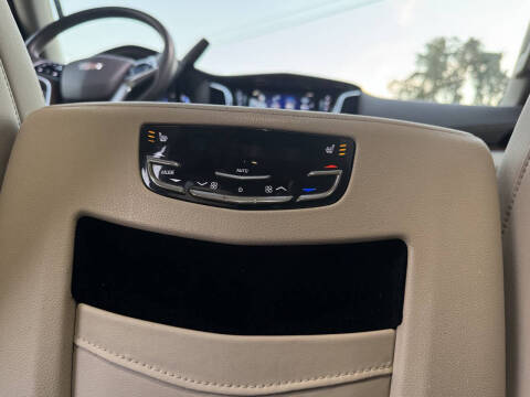 2017 Cadillac Escalade Luxury