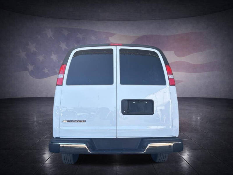 2025 Chevrolet Express LT 3500