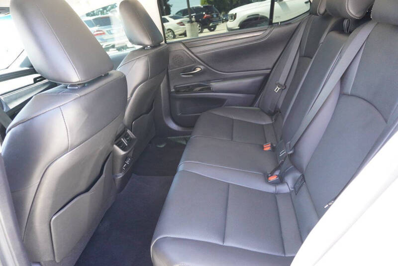2025 Lexus ES 350
