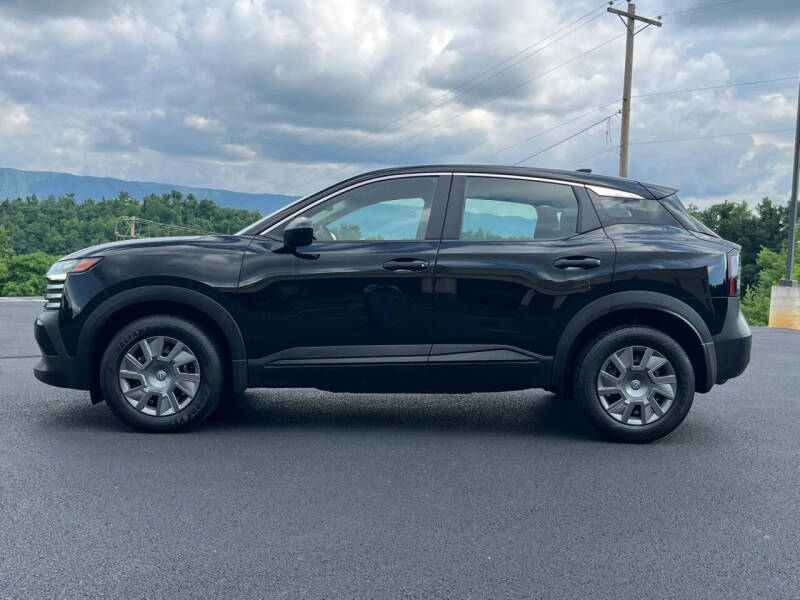 2025 Nissan Kicks S