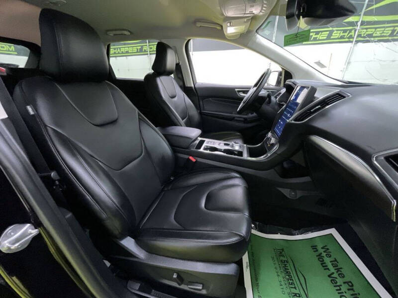 2022 Ford Edge Titanium