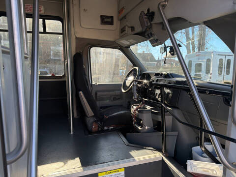 2017 Ford E-Series E-450 SD