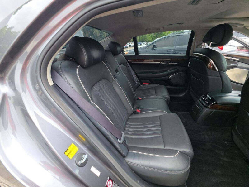 2017 Genesis G90