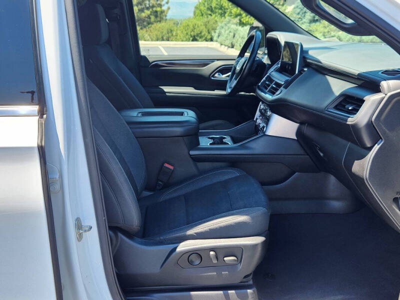 2023 GMC Yukon XL SLE
