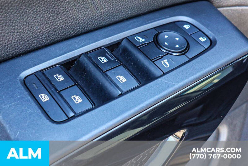 2023 Nissan Pathfinder SV