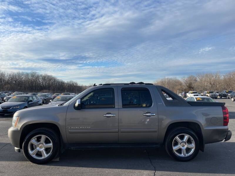 2007 Chevrolet Avalanche for sale at CARS PLUS CREDIT in Independence MO