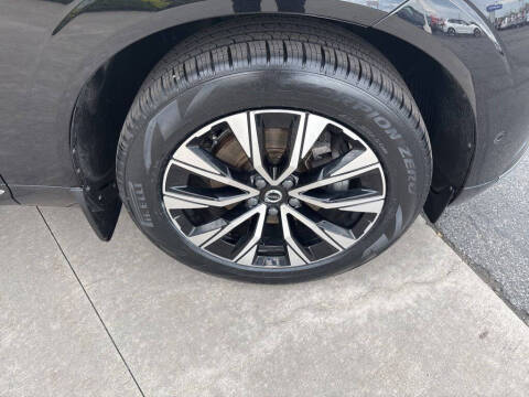 2023 Volvo XC60 B5 Plus Bright Theme