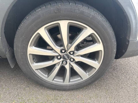 2019 Lincoln Nautilus Select