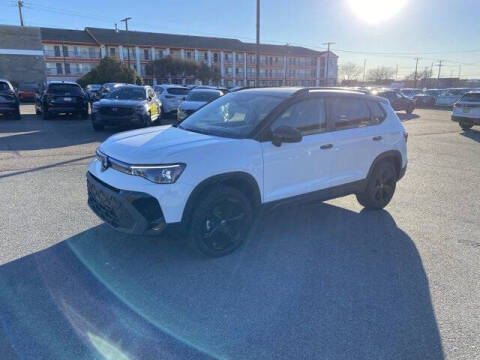 2025 Volkswagen Taos SE Black 4Motion