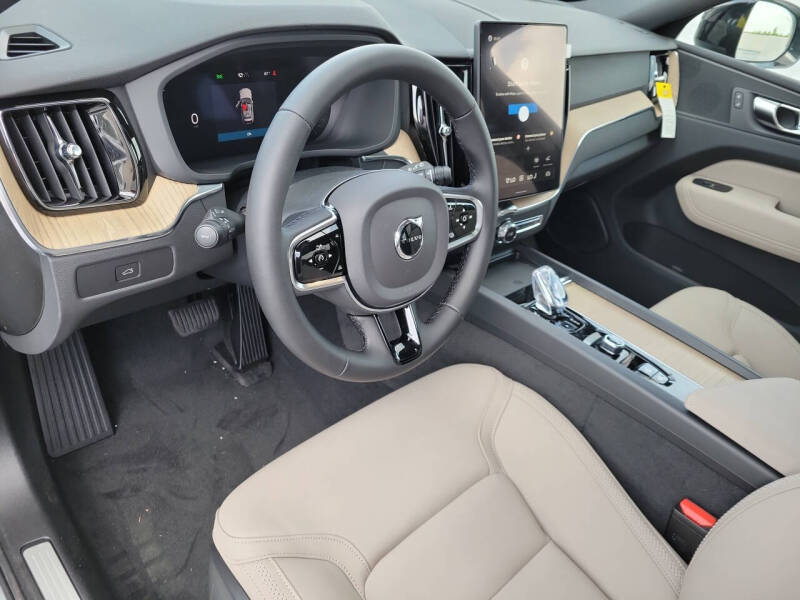 2026 Volvo XC60 B5 Plus
