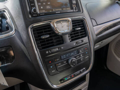 2015 Chrysler Town and Country Touring