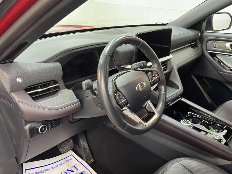 2025 Ford Explorer Platinum