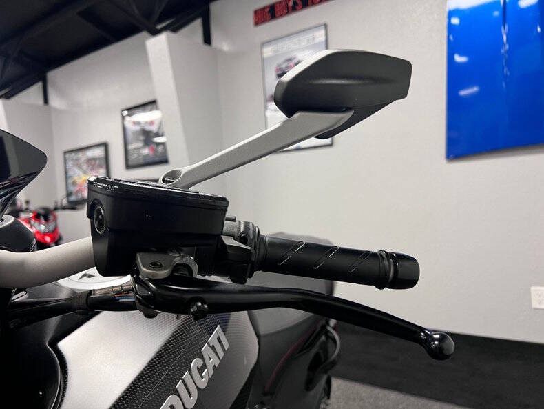 2012 Ducati Diavel Carbon Series