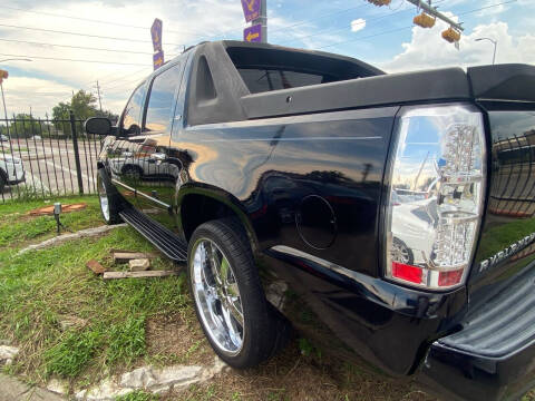 2007 Chevrolet Avalanche for sale at Buy-Fast Autos in Houston TX