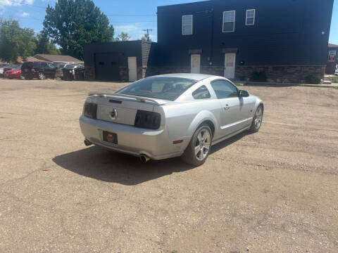 2005 Ford Mustang GT Deluxe