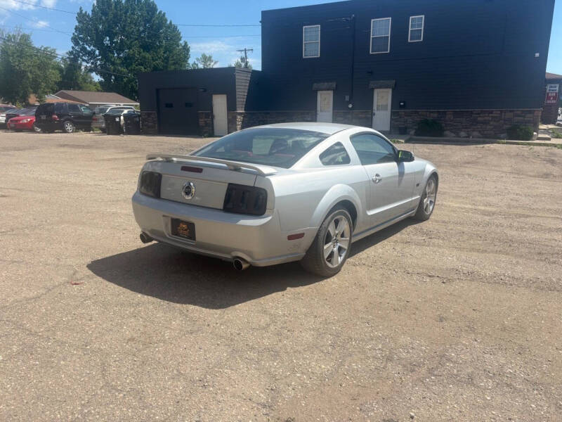 2005 Ford Mustang GT Deluxe