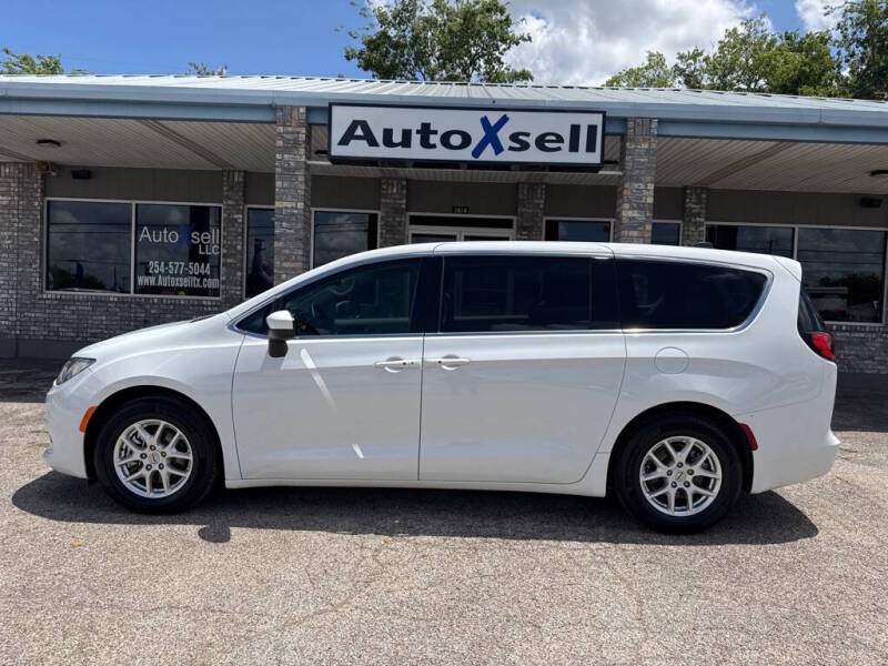 2022 Chrysler Voyager LX
