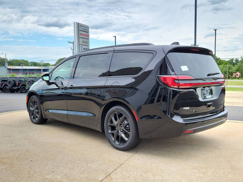 2027 Chrysler Pacifica Limited
