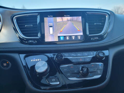 2020 Chrysler Pacifica Limited Red S