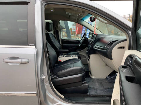 2013 Chrysler Town and Country Touring