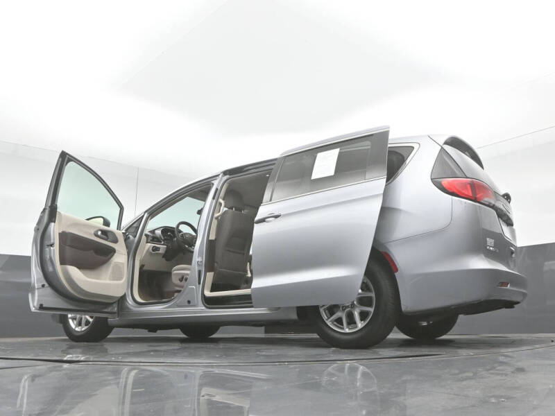 2021 Chrysler Voyager LX