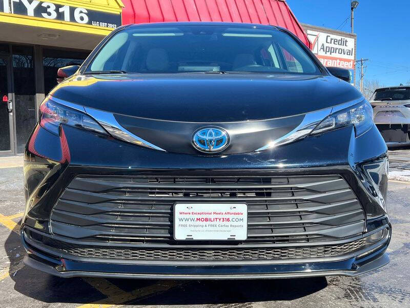 2025 Toyota Sienna LE 8-Passenger